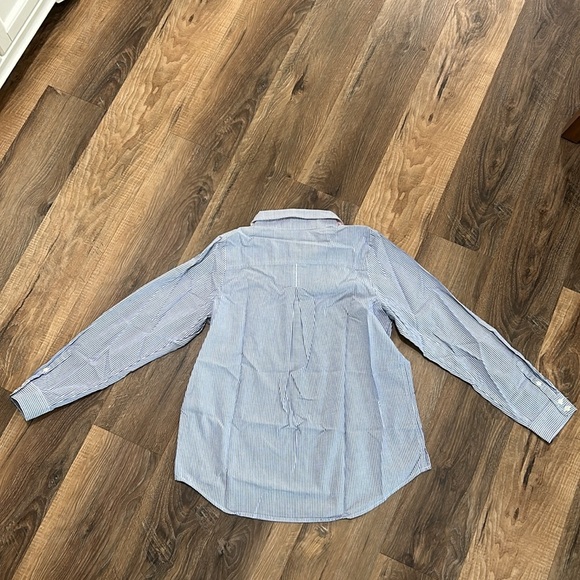 Vineyard Vines Girls White Oxford striped blue/white Popover
Button up sz 14 - Picture 10 of 14